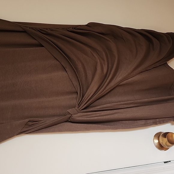 Short dress with knot - Picture 2 of 2